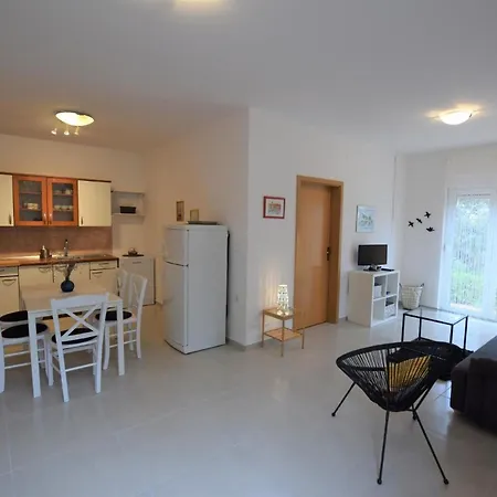 Apartmán Fuer 5 Personen Ca 75 Qm In Mandre, Dalmatien Inseln Vor Zadar